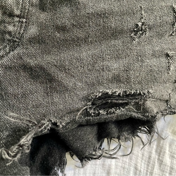 Levi’s Vintage Distressed Denim Shorts - Black - Size 26 - Picture 2 of 5